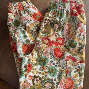 Urban outfitters cargo pant! Floral print. Cargo style. Gathered ankle.